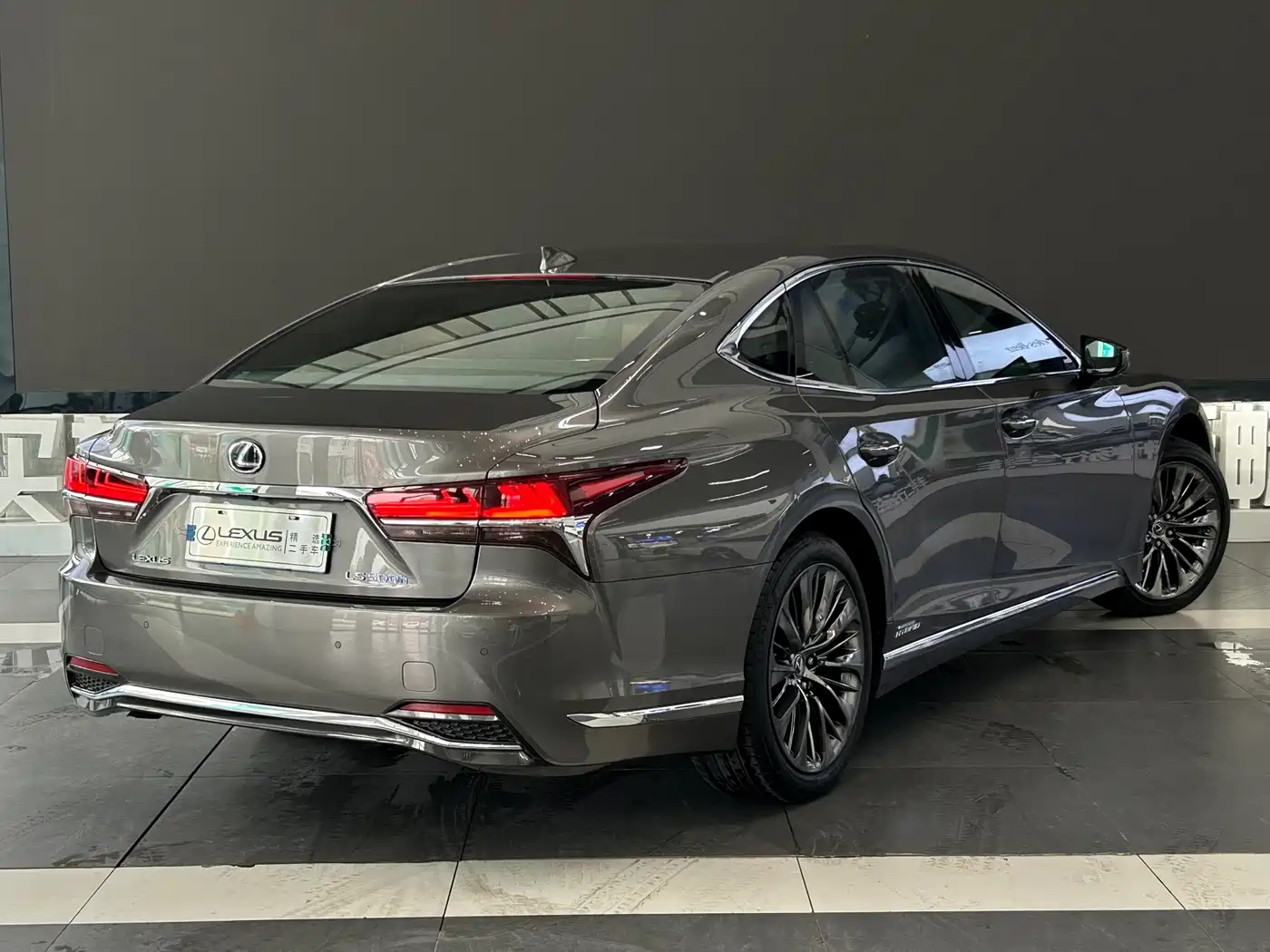 Фото 28 - Lexus LS