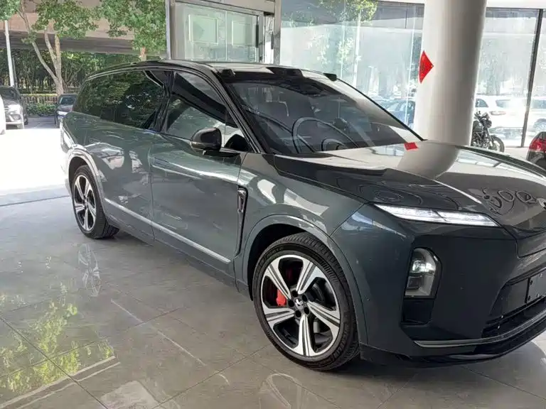 Фото 2 - NIO ES8