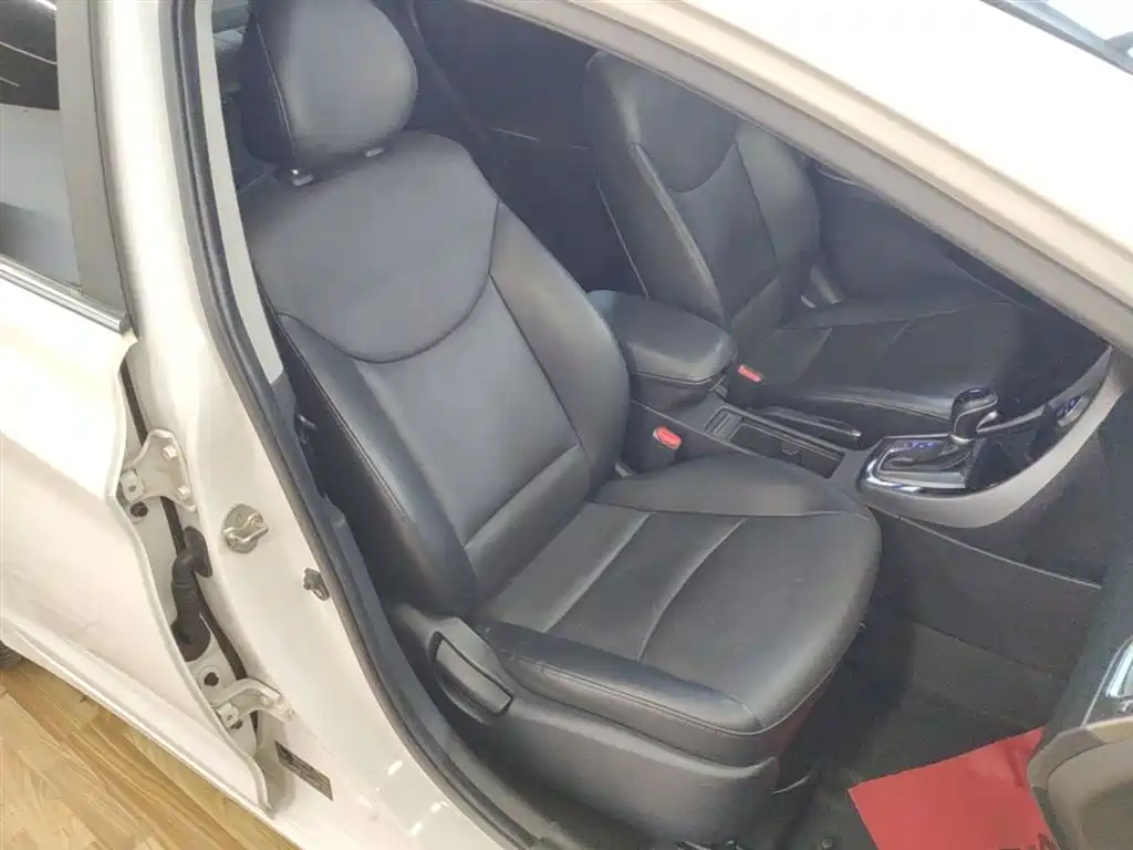 Hyundai Langdong 2015 1.6L Auto Exclusive фото 25