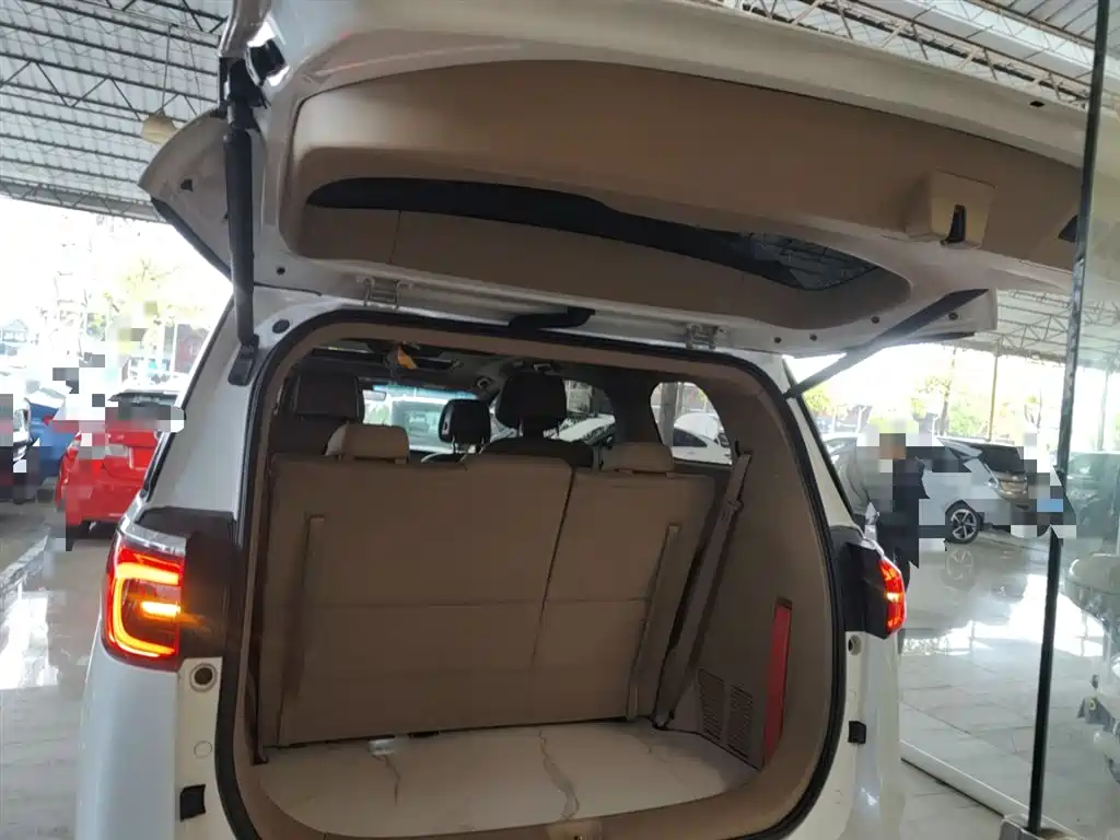 Фото 15 - Buick GL8