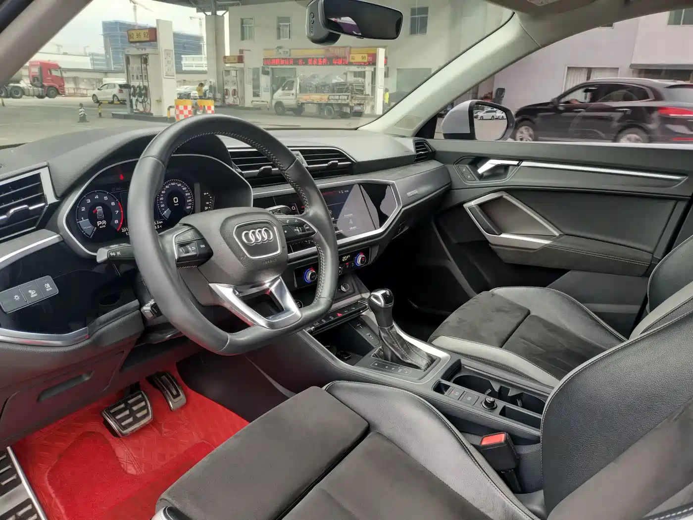 Фото 10 - Audi Q3