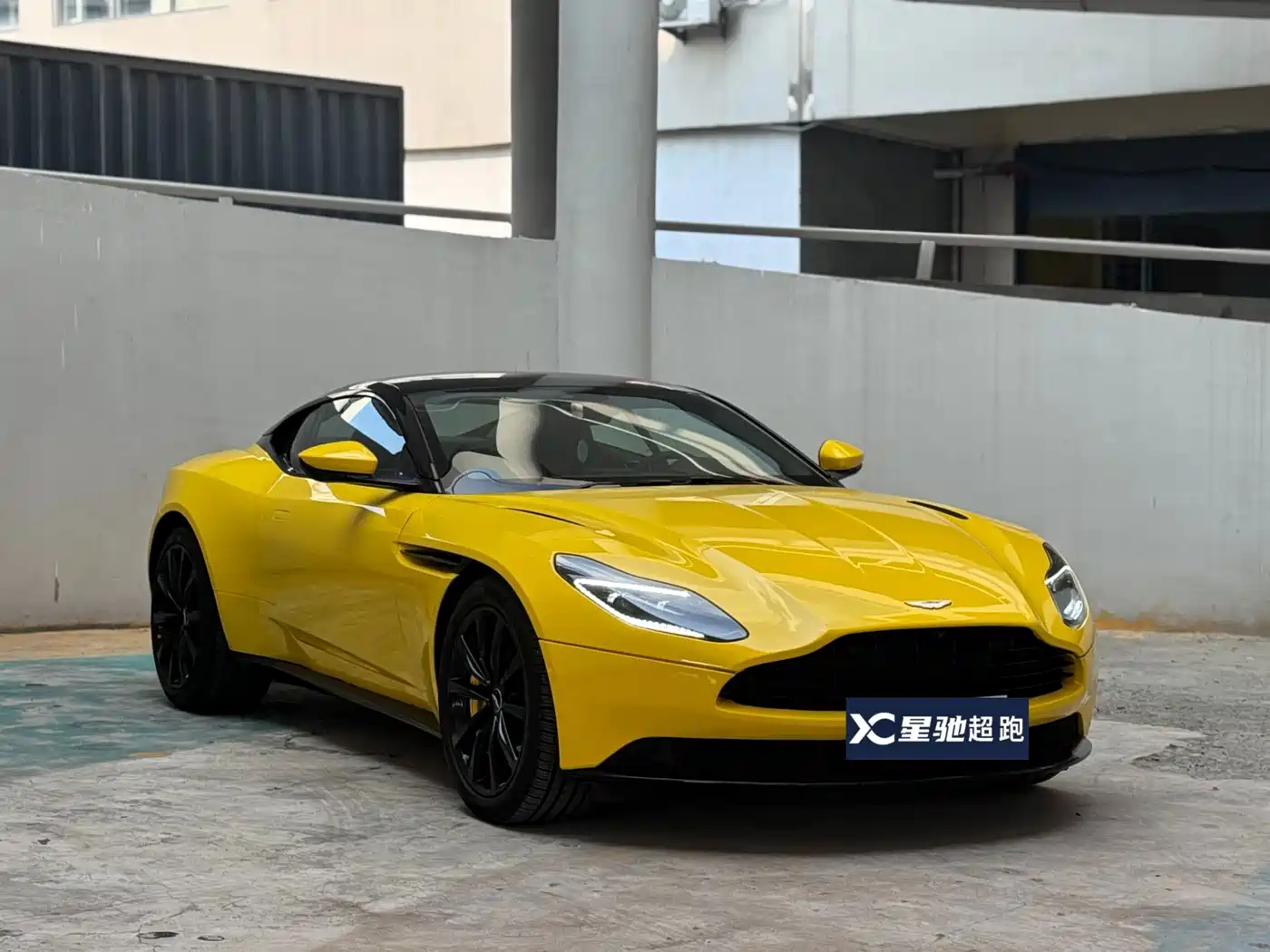 Фото 3 - Aston Martin DB11