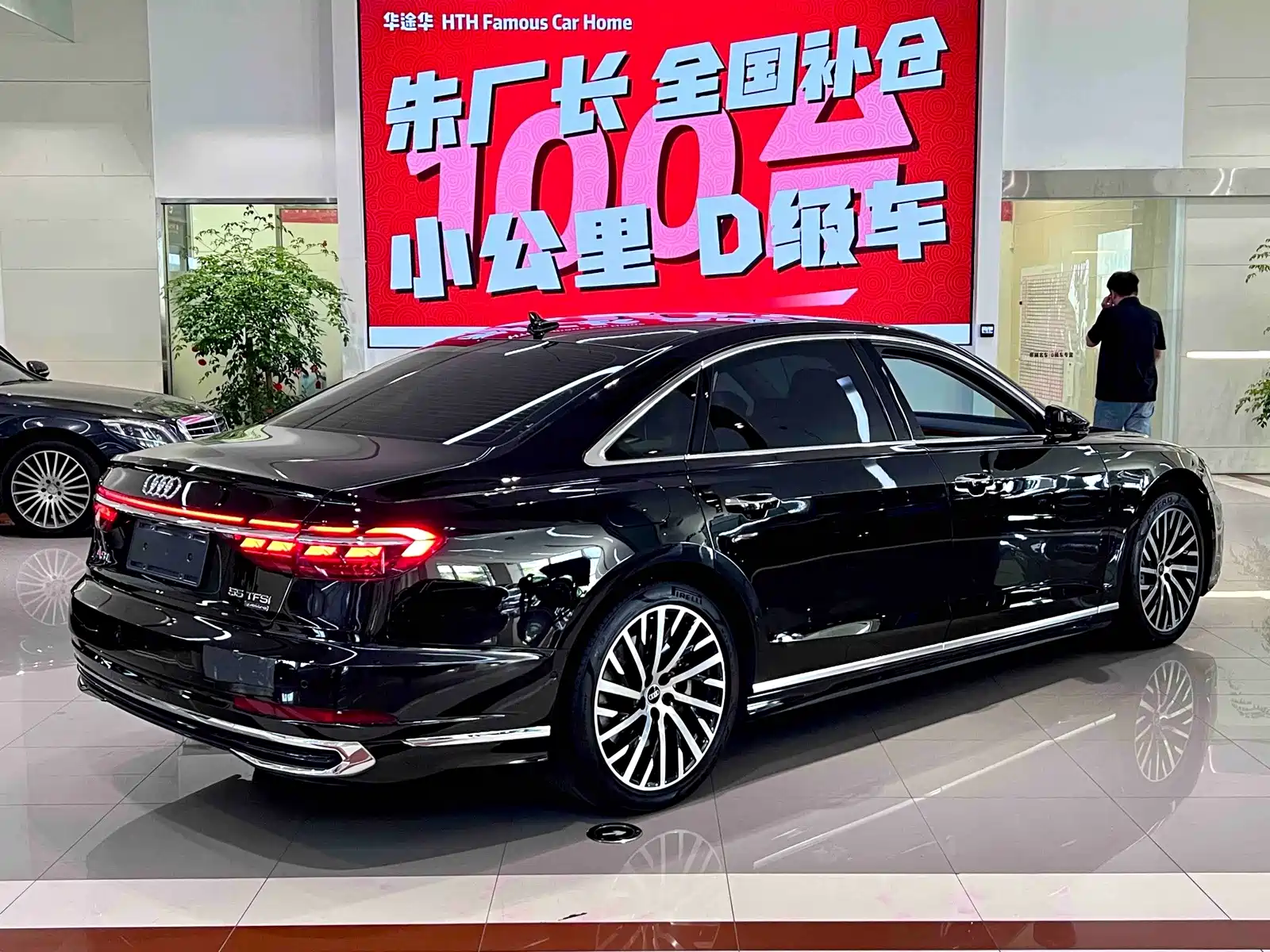 Photo 11 - Audi A8