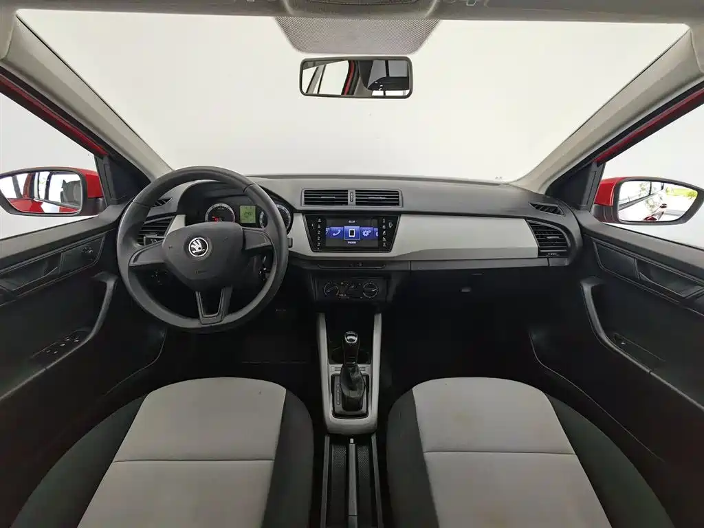 Škoda Fabia 2017 1.4L Auto Car Enjoy Edition фото 5