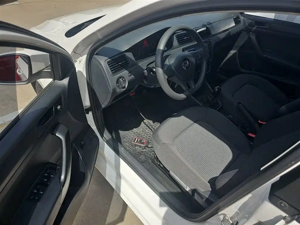 Volkswagen Santana 2016 1.6L Manual Trend Edition фото 16