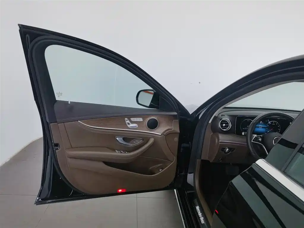Mercedes-Benz E-Class 2022 Second Facelift E 300 L Fashion фото 8