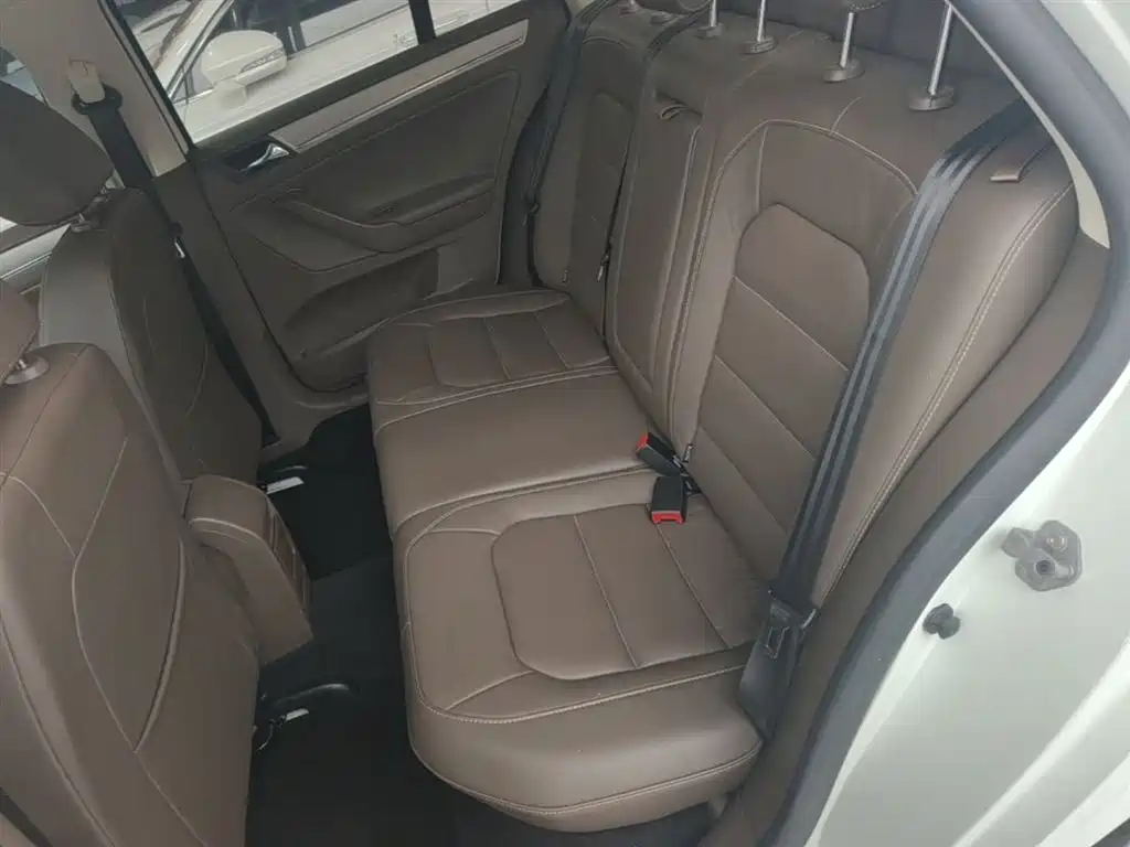 Volkswagen Bora 2014 1.6L Automatic Comfort Edition фото 17