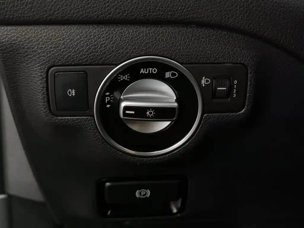 Mercedes-Benz GLA 2018 GLA 200 Dynamic фото 21