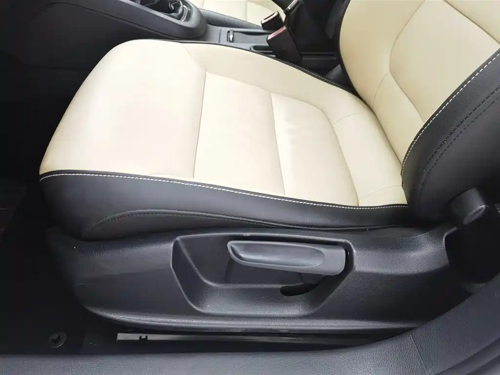 Volkswagen Sagitar 2015 1.6L Manual Comfort фото 20