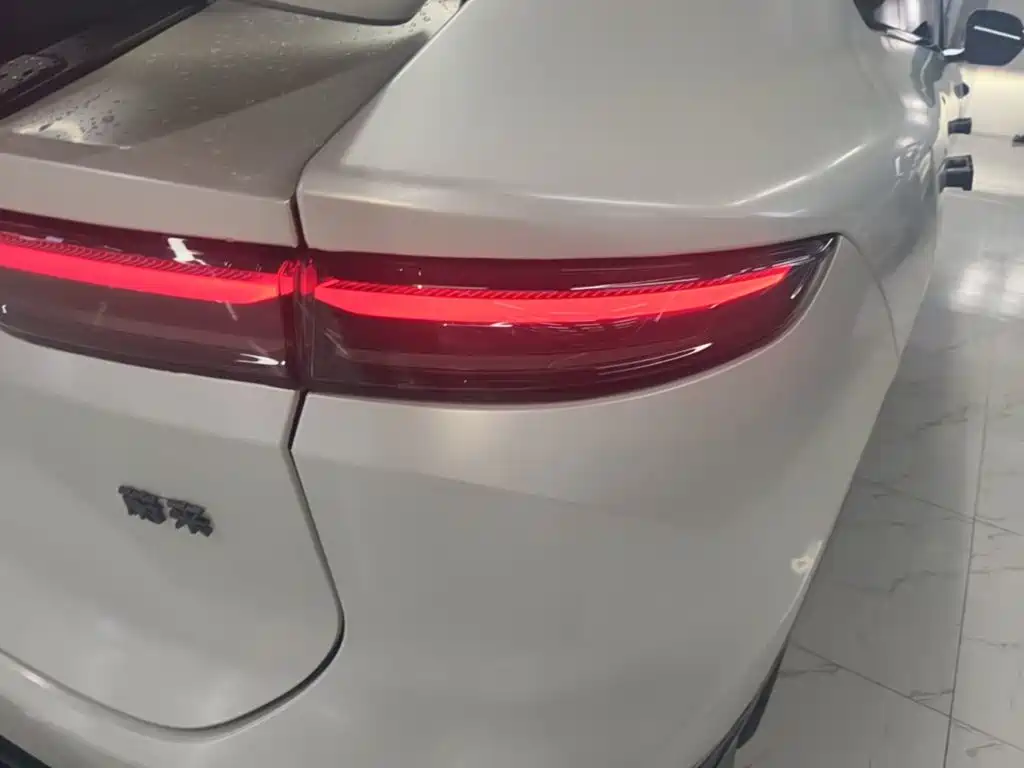 Фото 8 - NIO EC7