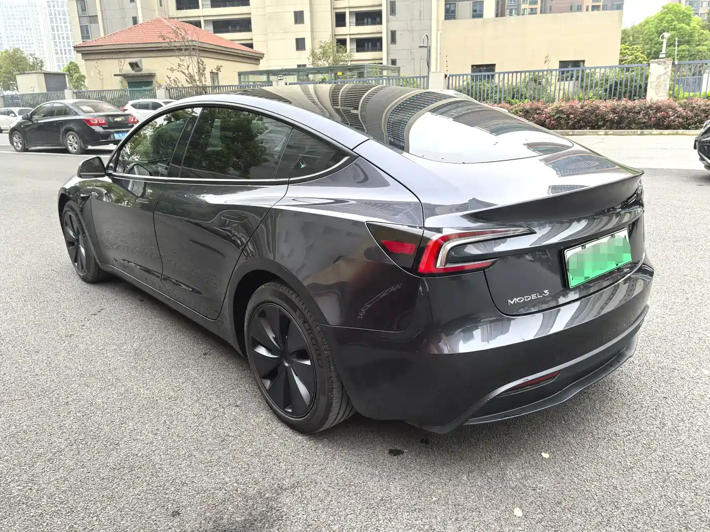 TESLA MODEL 3