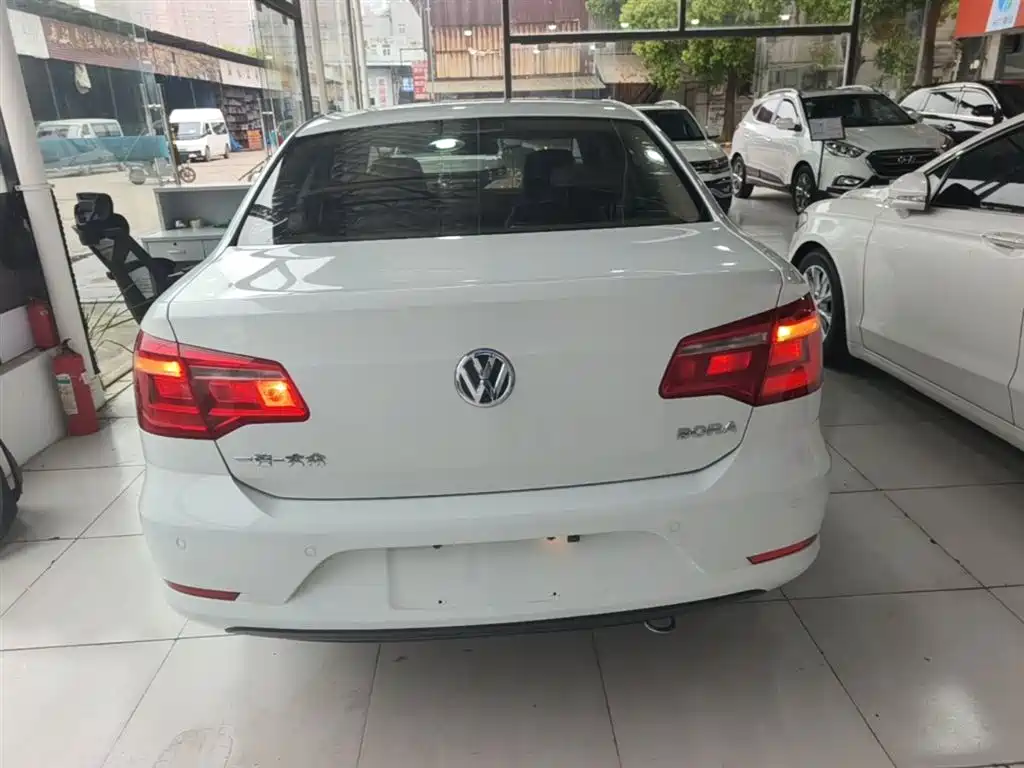 Volkswagen Bora 2014 1.6L Automatic Comfort Edition фото 6