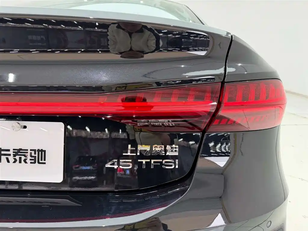 Audi A7L 2024 45TFSI S-line Dream Edition Crystal Package фото 10