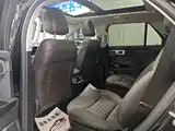 Фото 8 - Ford Explorer