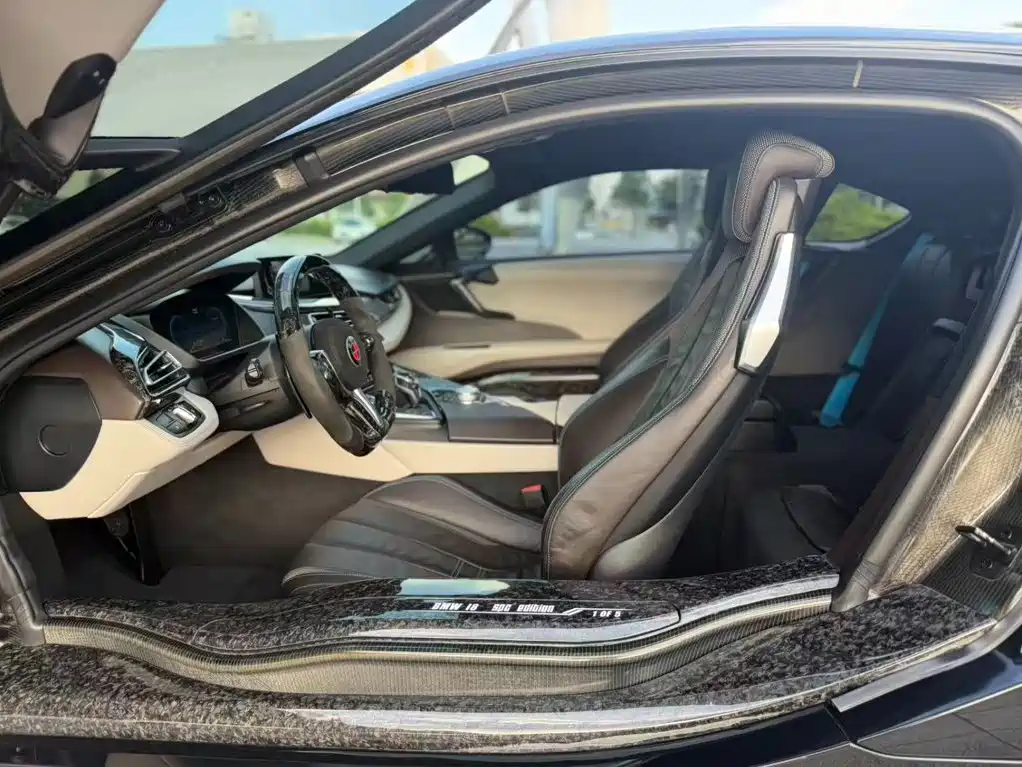 Фото 26 - BMW i8