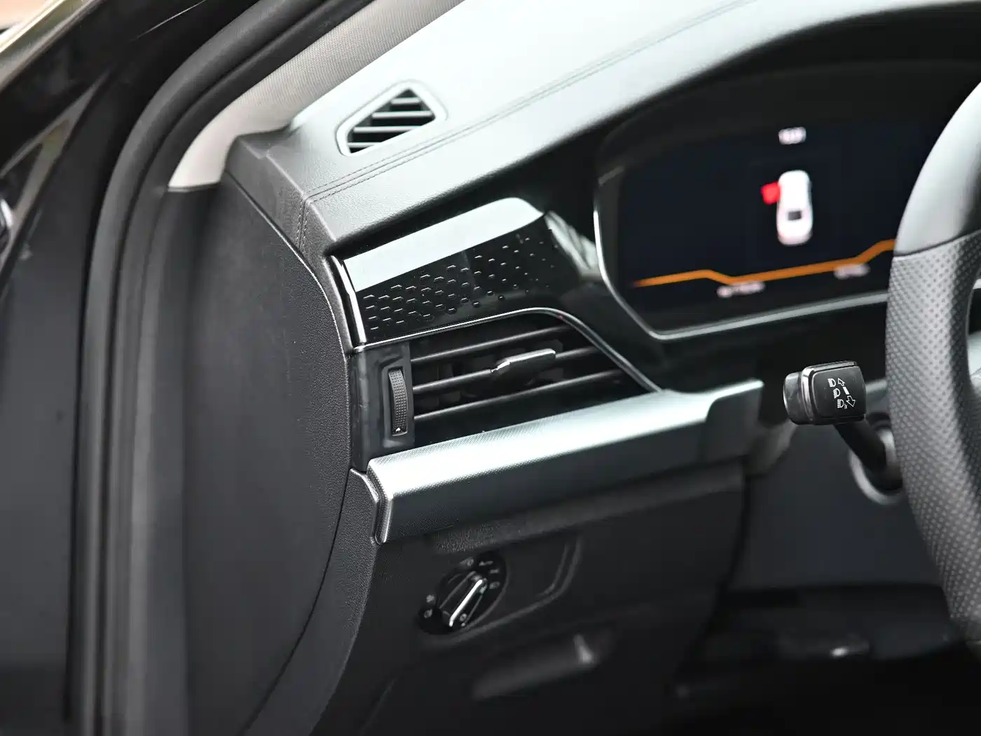 Volkswagen Passat 2023 330TSI Starlight Elite Edition фото 7