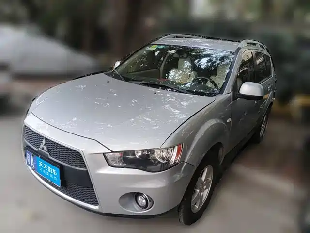  Mitsubishi Outlander (Import) 2010 Outlander 2.0 Leisure