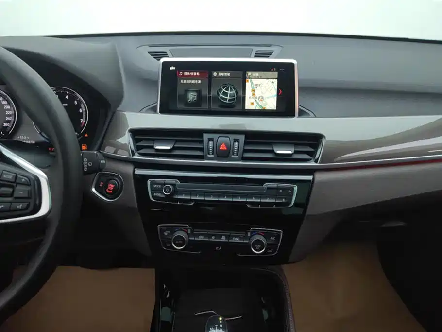 BMW X1 2019 xDrive20Li Premium Model фото 13