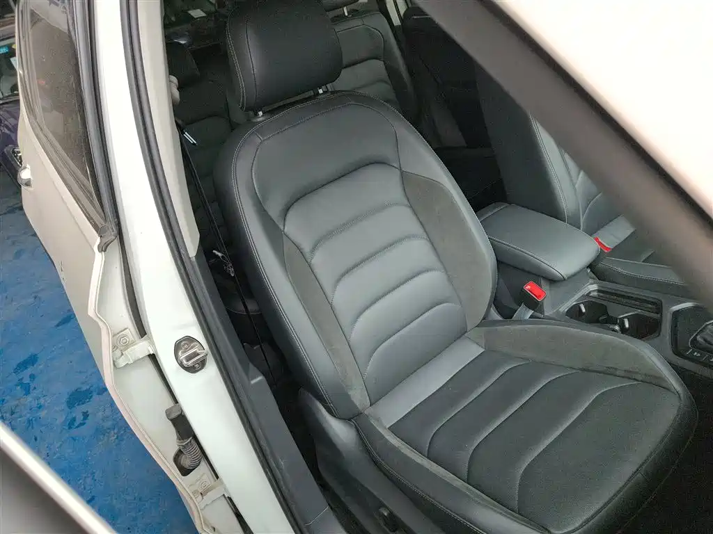 Volkswagen Tiguan L 2021 330TSI Automatic 2WD R-Line Premium фото 25