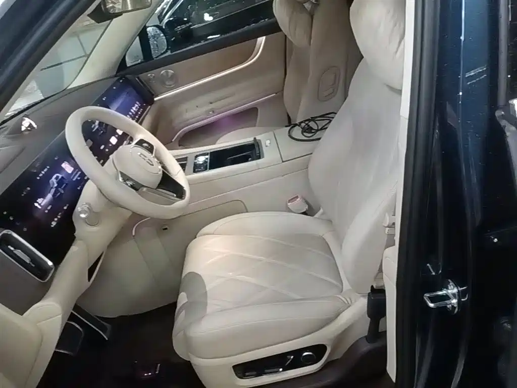 AITO Wenjie AITO M9 2025 Extended Range Ultra 52kWh 6-Seater фото 8