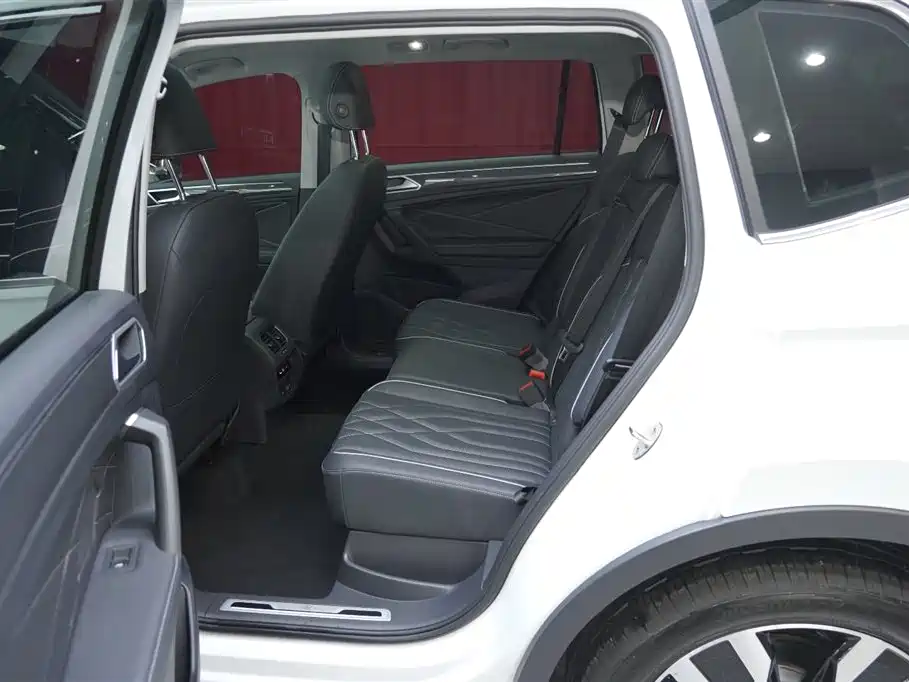 Volkswagen Tiguan L 2023 Facelift 330TSI Auto FWD R-Line Premium фото 11