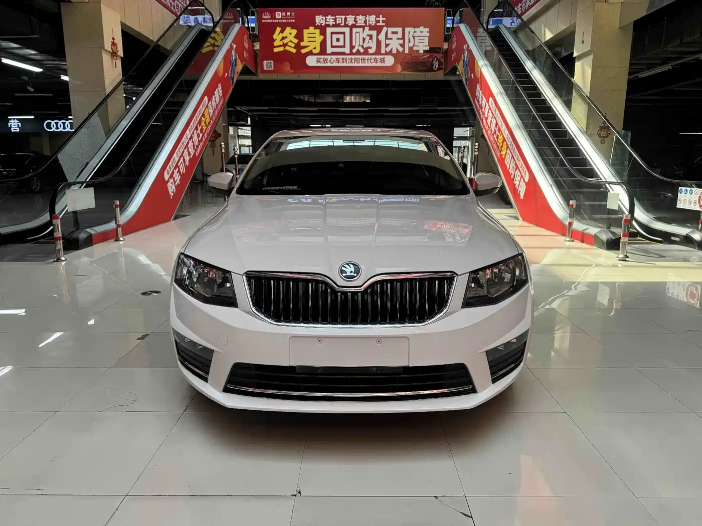 Škoda Octavia 2017 1.6L Automatic Pioneer Edition фото 2