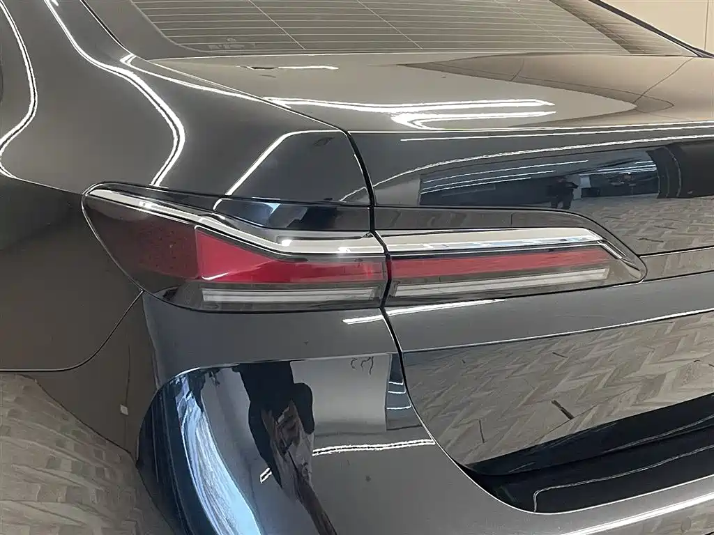 BMW 7 Series 2023 Model 735Li Luxury Package фото 10