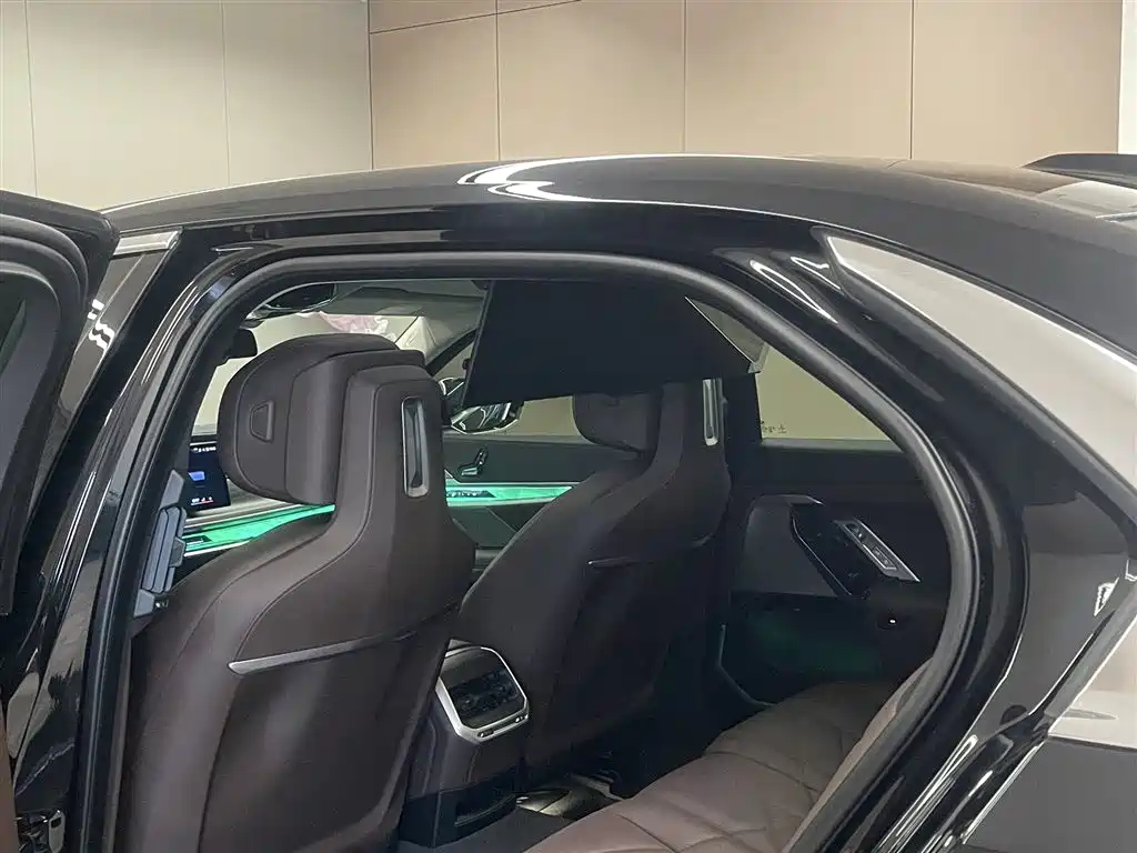 BMW 7 Series 2023 Model 735Li Luxury Package фото 23
