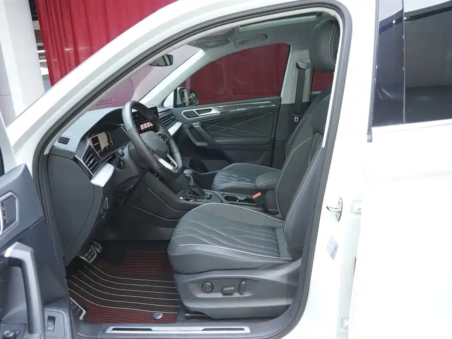 Volkswagen Tiguan L 2023 Facelift 330TSI Auto FWD R-Line Premium фото 12