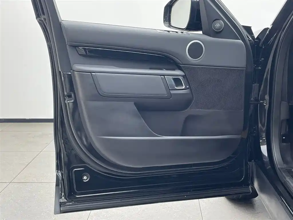 Land Rover Discovery 2018 3.0 SC V6 SE фото 8