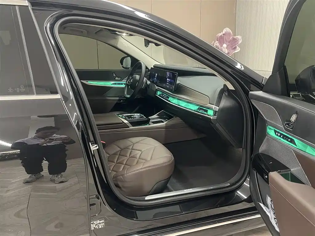 BMW 7 Series 2023 Model 735Li Luxury Package фото 17
