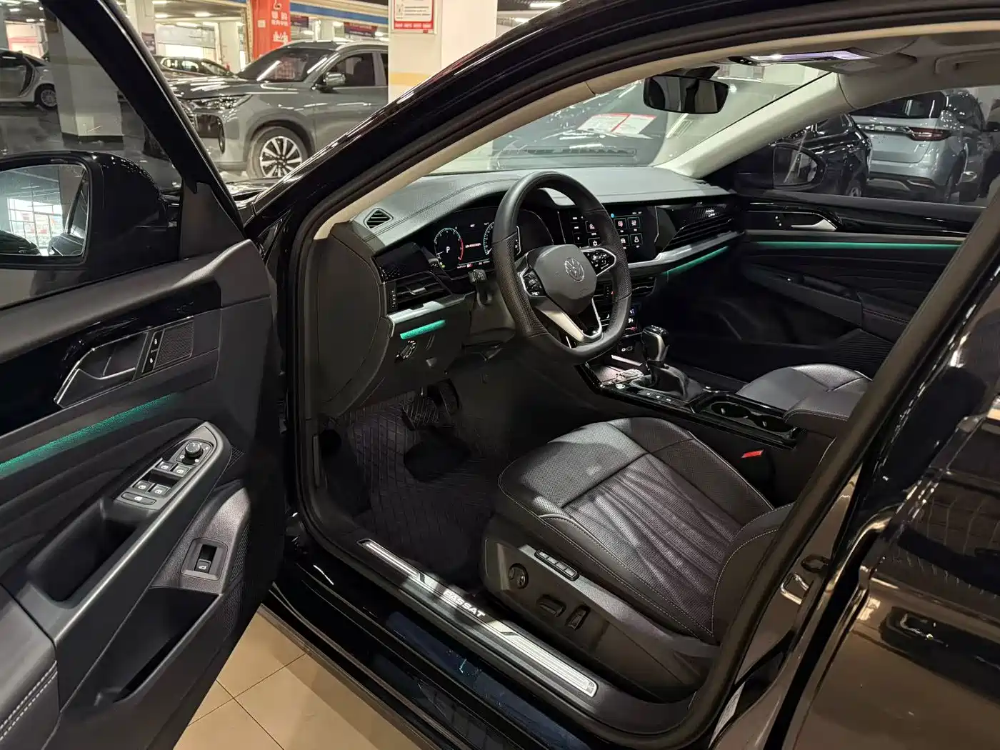 Volkswagen Passat 2023 330TSI Luxury Edition фото 4
