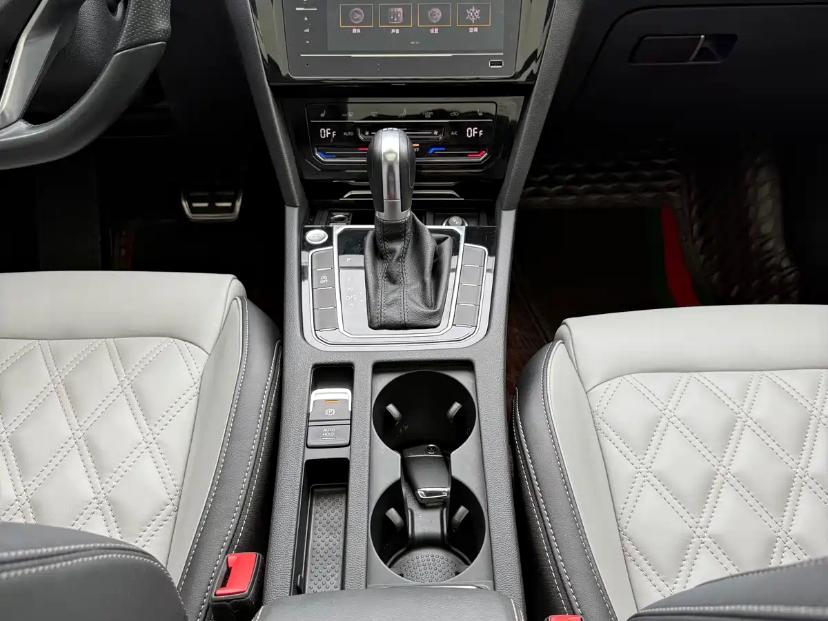 Volkswagen Magotan 2023 2 Million Units Anniversary Edition 330TSI DSG Leading Type фото 12