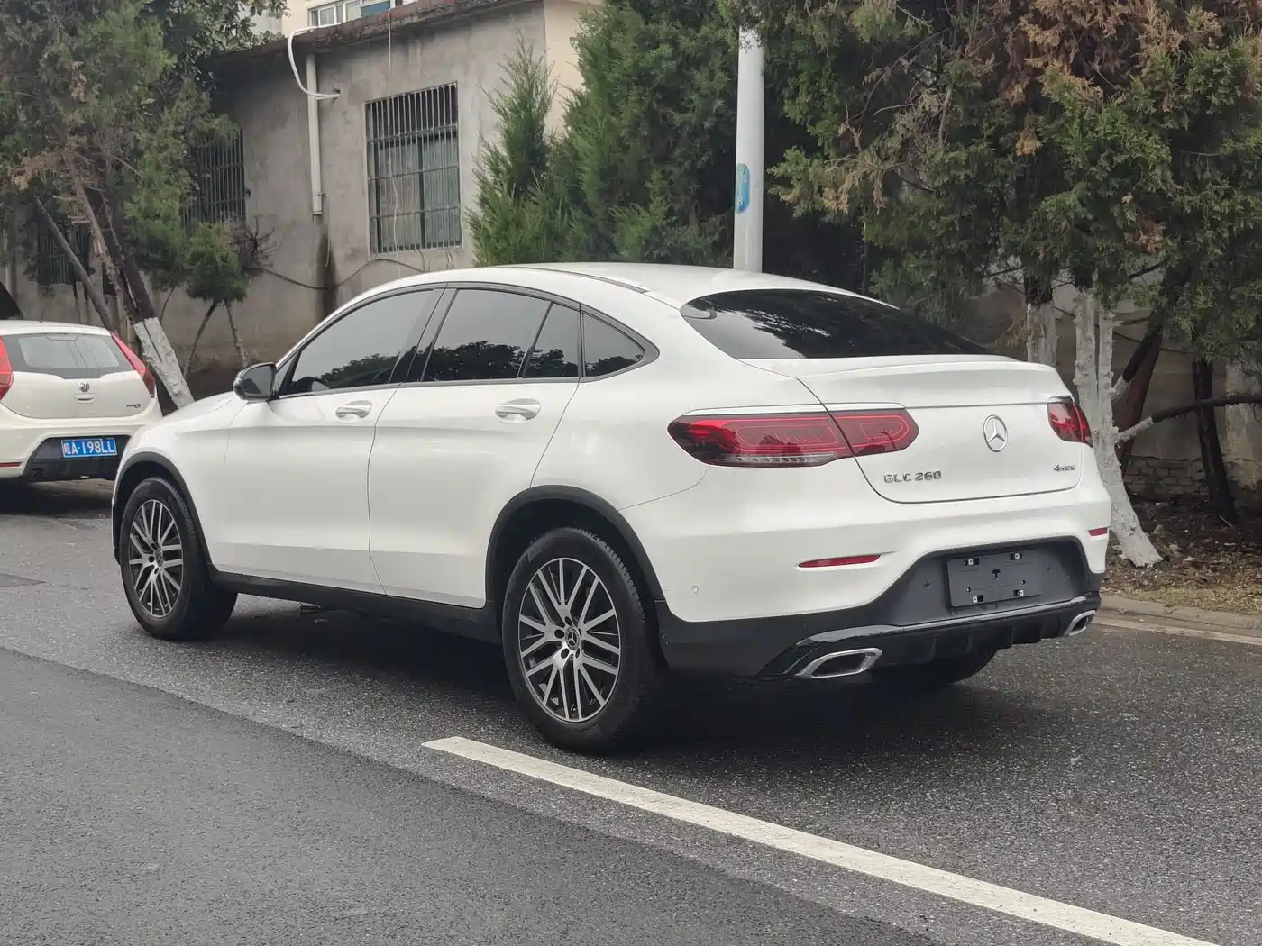 Mercedes-Benz GLC Coupe 2022 GLC 260 4MATIC Coupe SUV фото 3