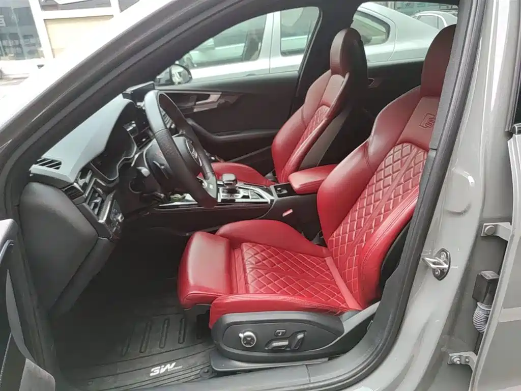 AUDI S4