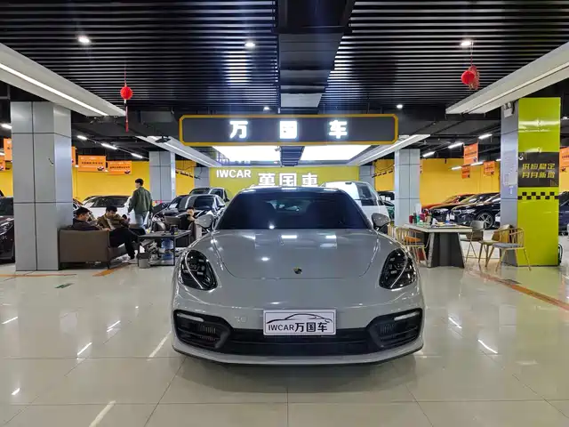 PORSCHE PANAMERA