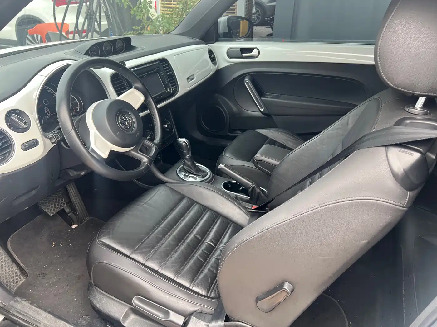 Volkswagen Beetle 2014 1.4TSI Comfort Edition фото 4