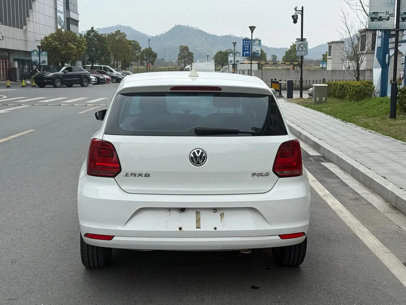 Volkswagen Polo 2016 1.4L Manual Trend фото 5