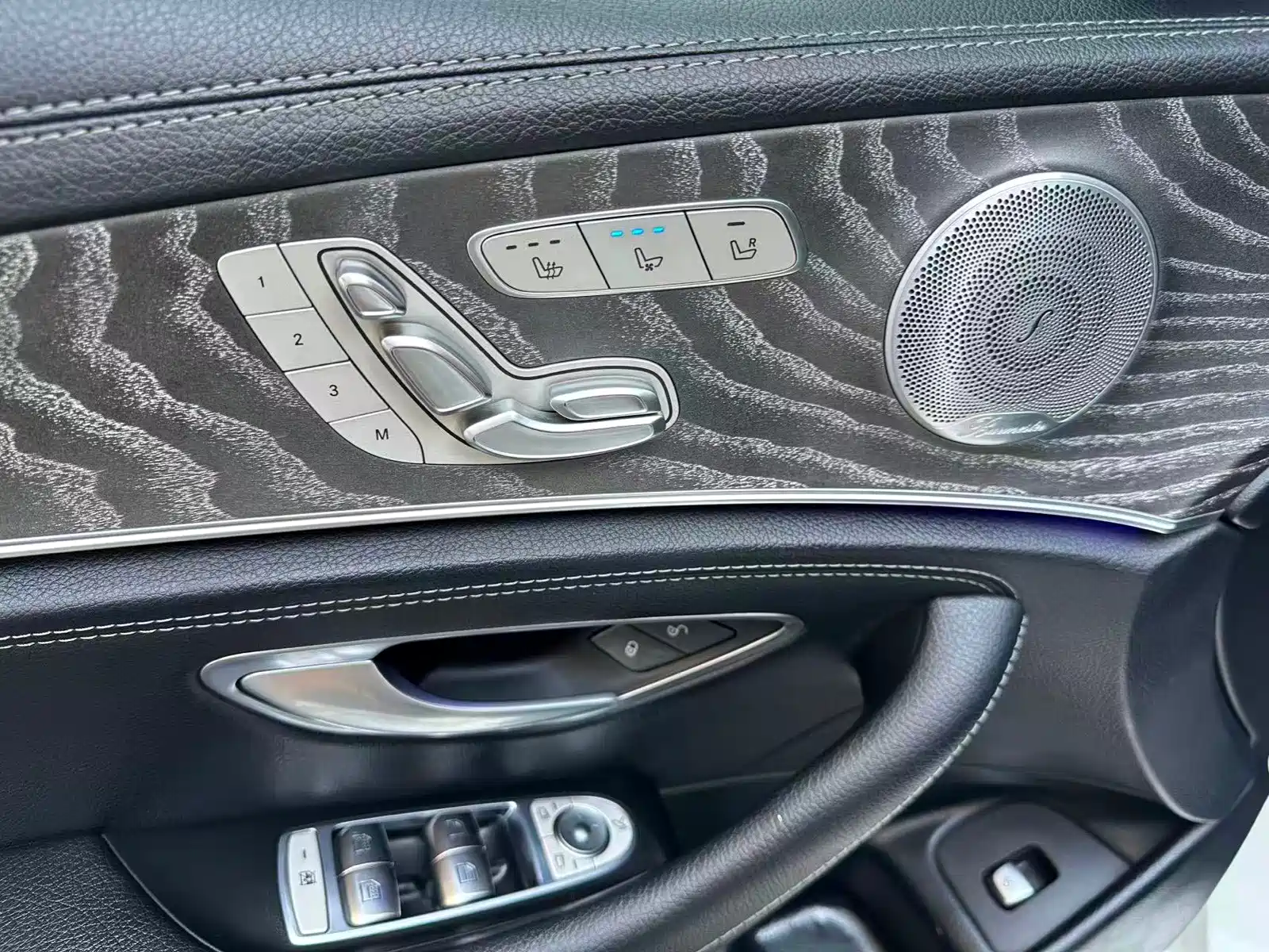 Photo 10 - Mercedes-Benz E-Class