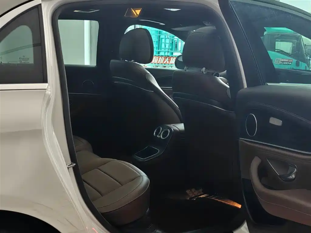Mercedes-Benz E-Class 2022 E 300 L Sport Fashion фото 9