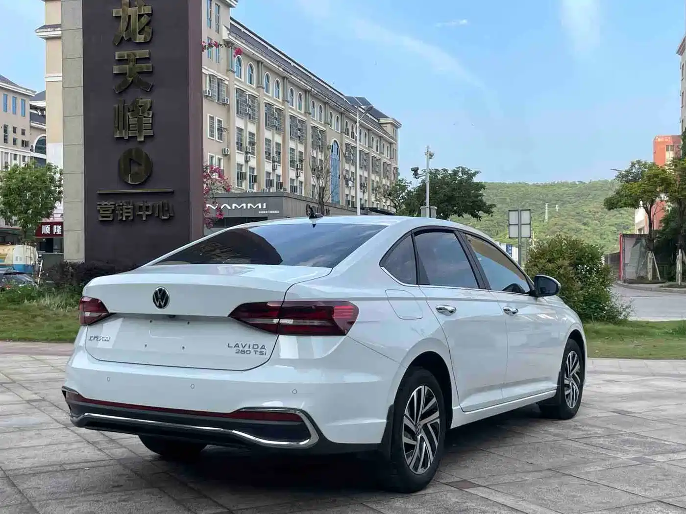 Volkswagen Lavida 2023 280TSI DSG Starlight Comfort Edition фото 7