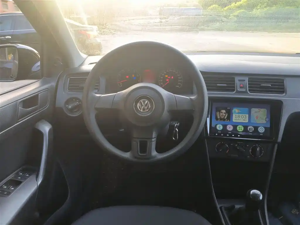 Volkswagen Santana 2015 1.4L Manual Trend Edition фото 11