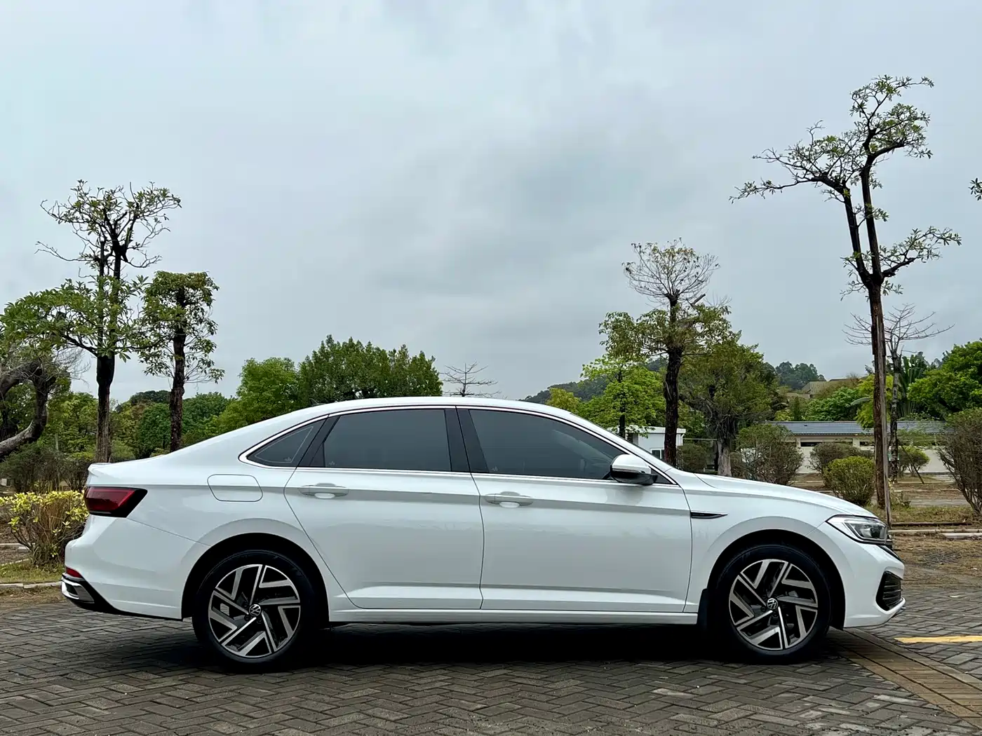 Volkswagen Sagitar 2023 300TSI DSG Surpassing Edition фото 4