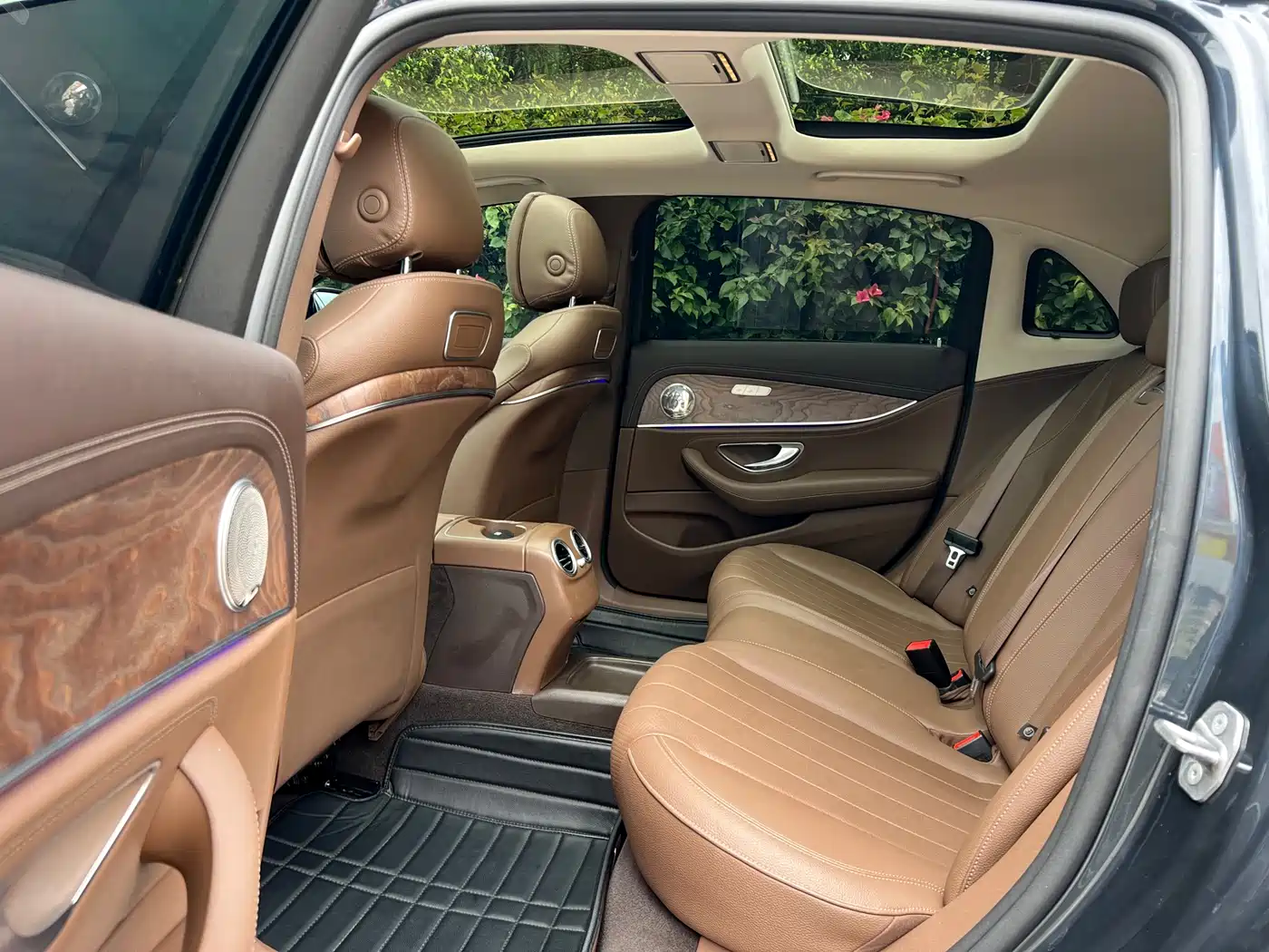 Mercedes-Benz E-Class 2017 E 300 L Luxury фото 11