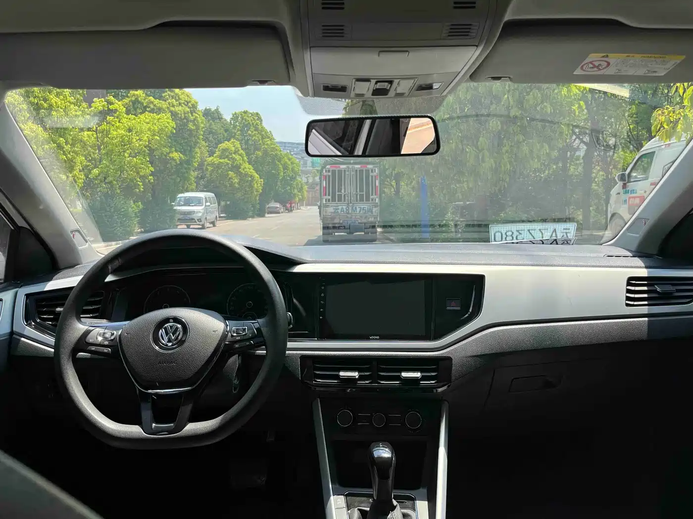 Volkswagen Polo 2019 Plus 1.5L Automatic Colorful Tech Edition фото 25