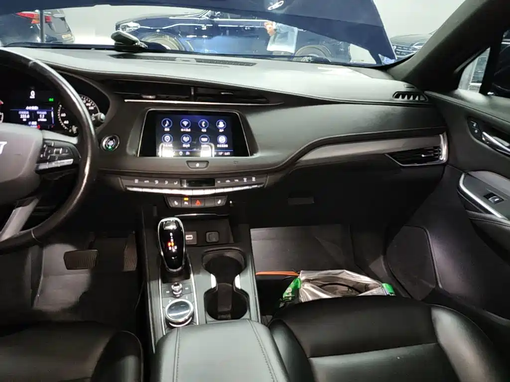 Photo 9 - Cadillac XT4