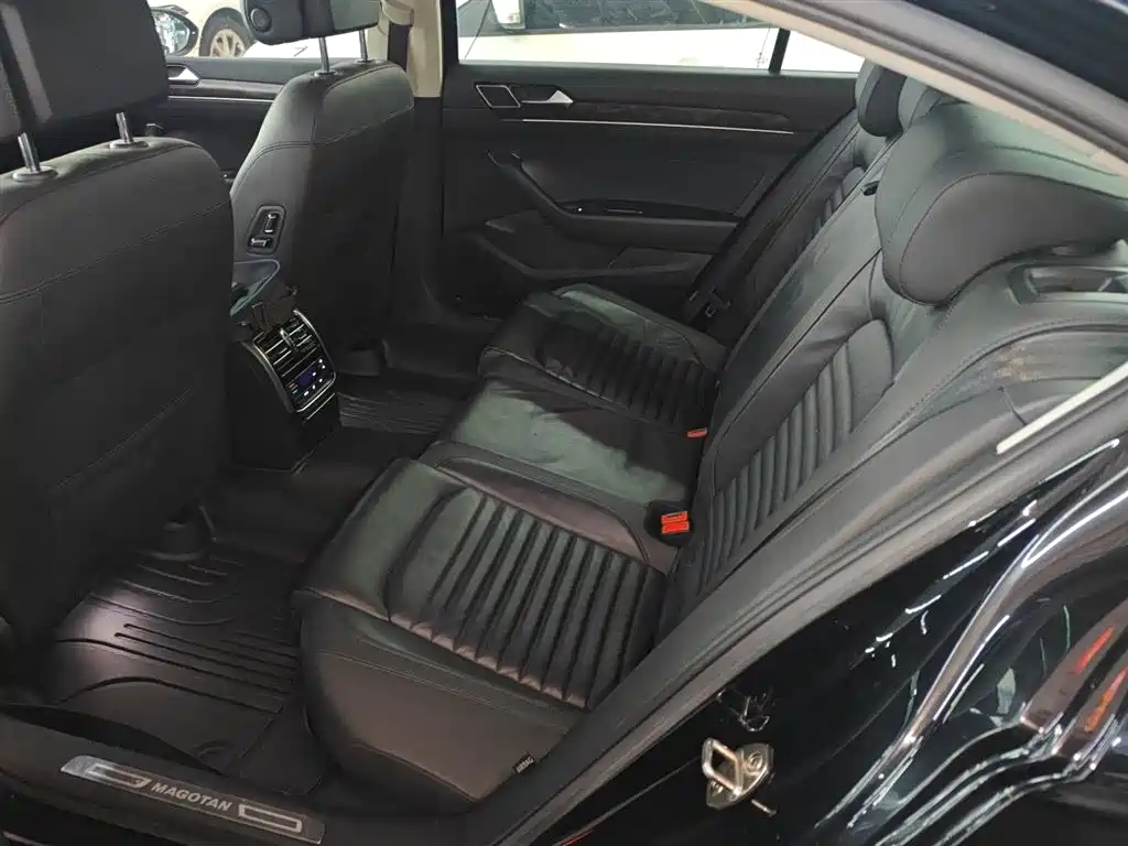 Volkswagen Magotan 2019 330TSI DSG Luxury Class China VI фото 17