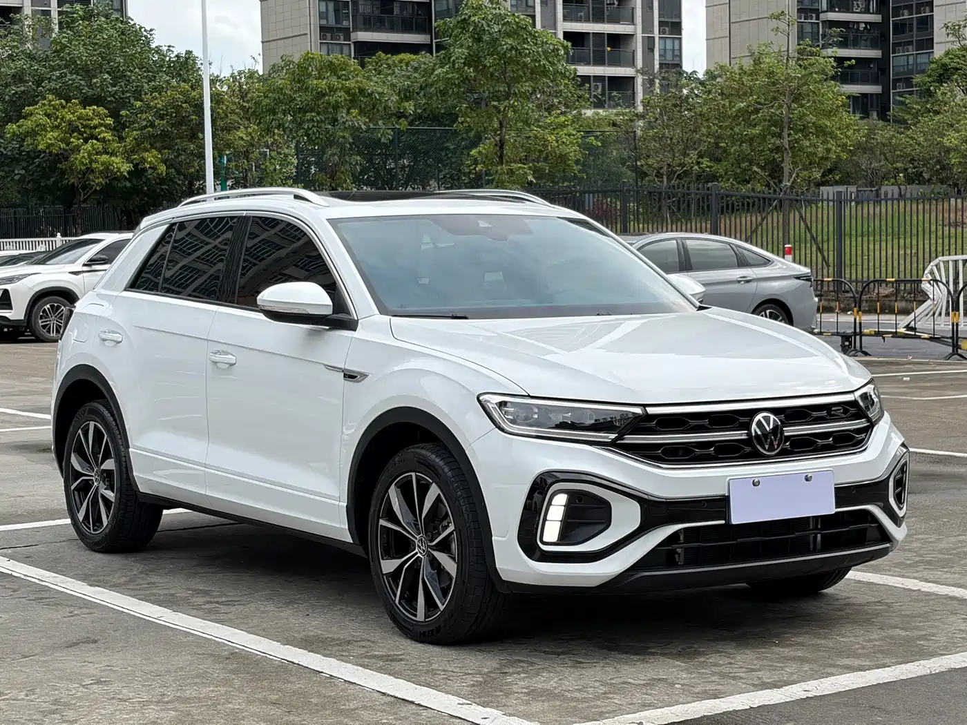 Volkswagen T-ROC 2025 300TSI DSG 2WD Dawn Edition фото 3