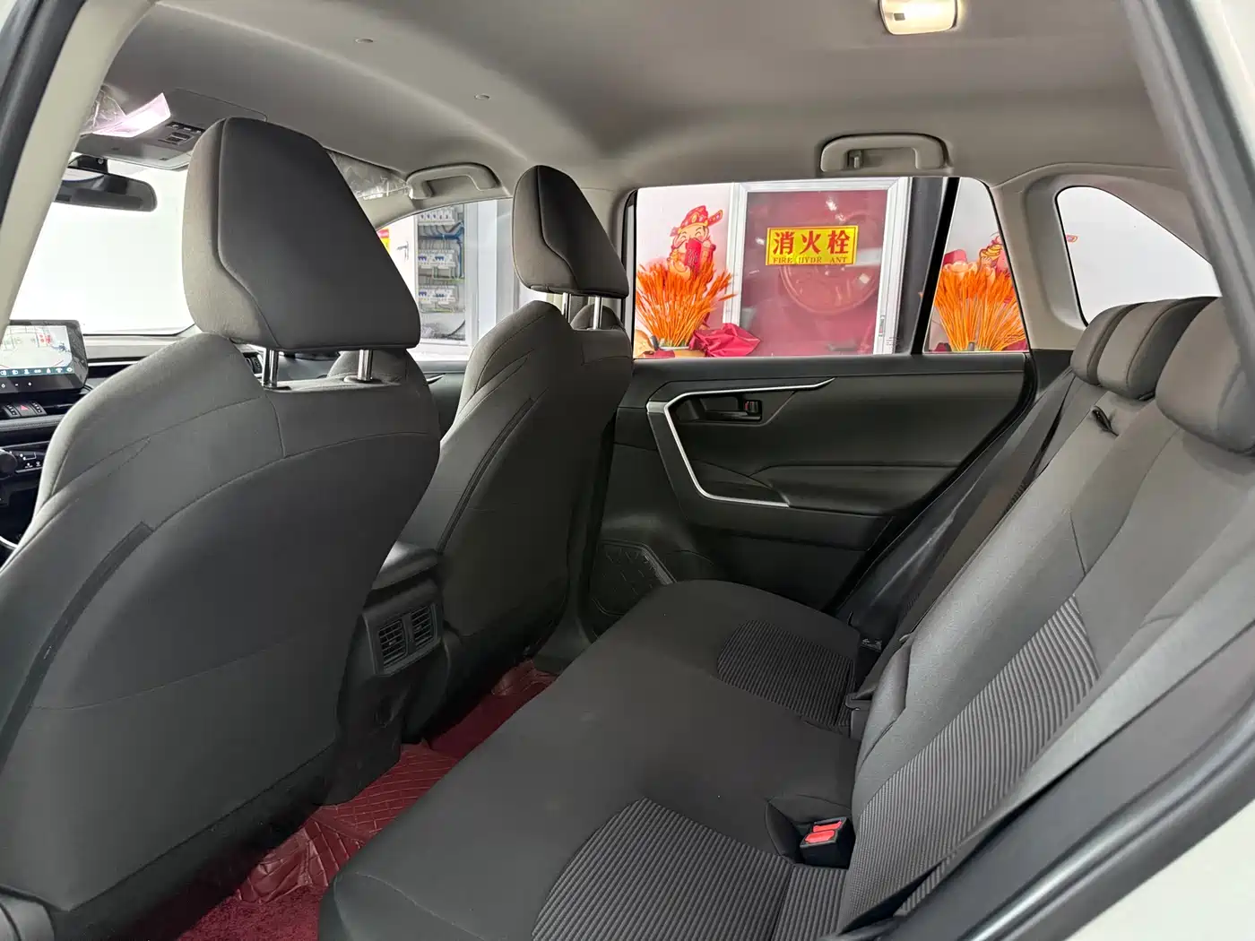 Toyota Wildlander 2023 2.0L CVT FWD LE фото 5