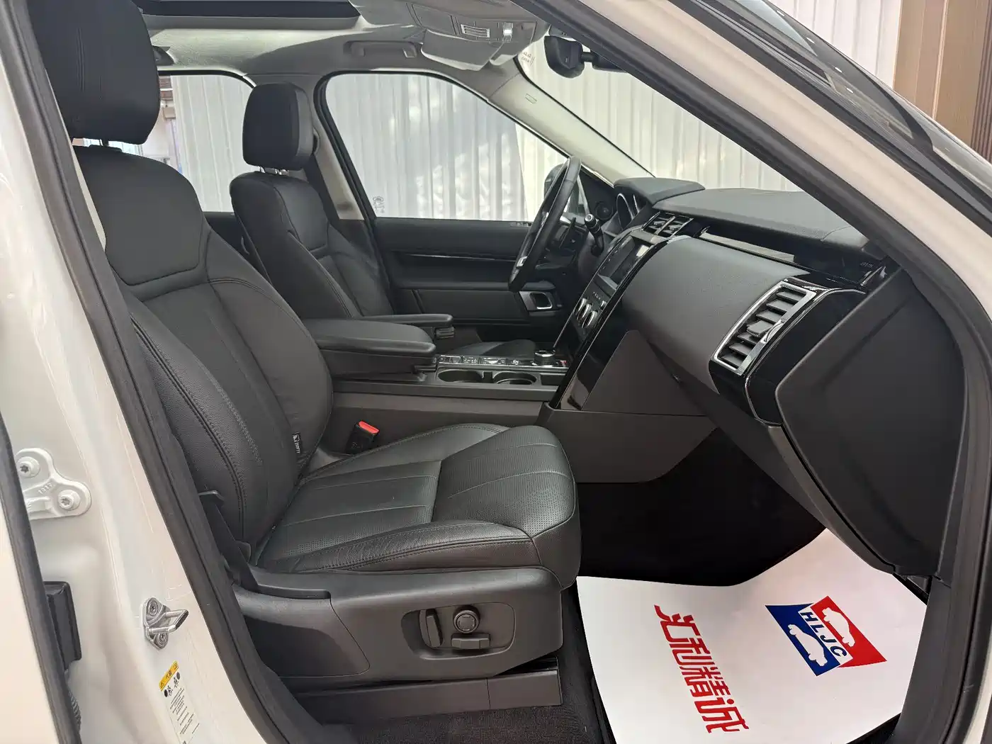 Land Rover Discovery 2017 3.0 SC V6 SE фото 13